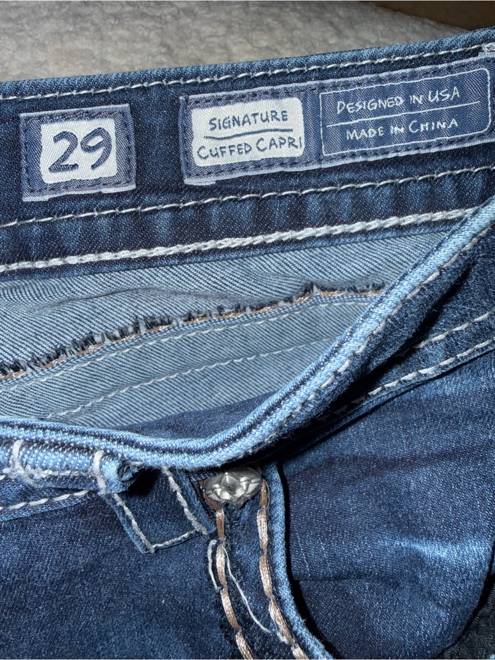 Signature women’s cuffed capri Jeans in Dark Indigo Blue - Picture 4 of 4